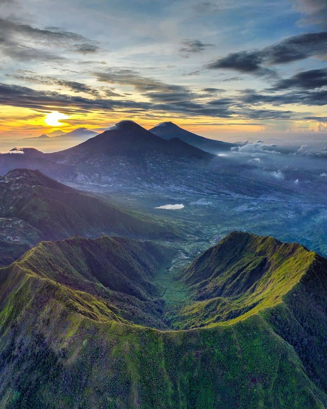 Gunung Bismo: 5 Jalur Pendakian, Estimasi, dan Misteri Dibalik Keindahannya