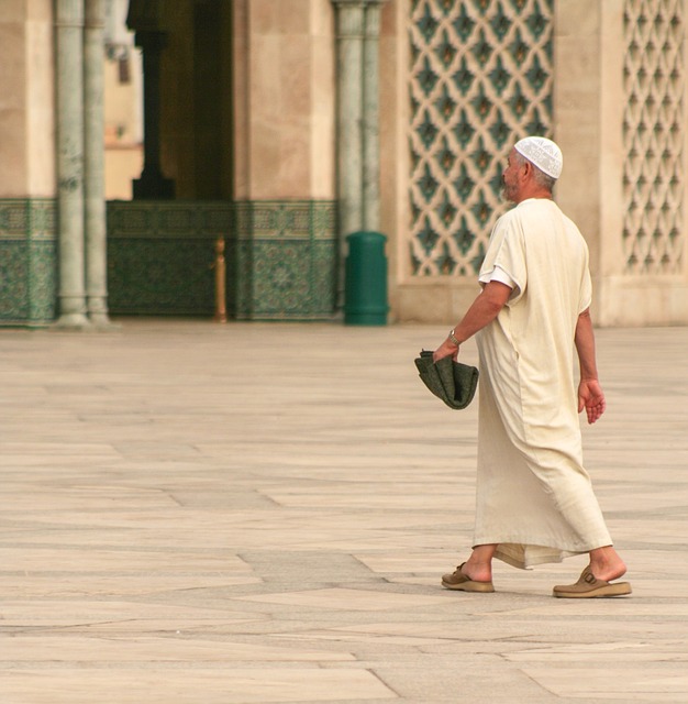 10 Syarat Menjadi Imam Menurut Imam Syafi’i dan Syarat Menjadi Imam Sholat Berjamaah